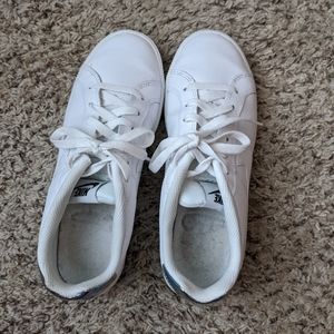 Nike leather court tennis shoes